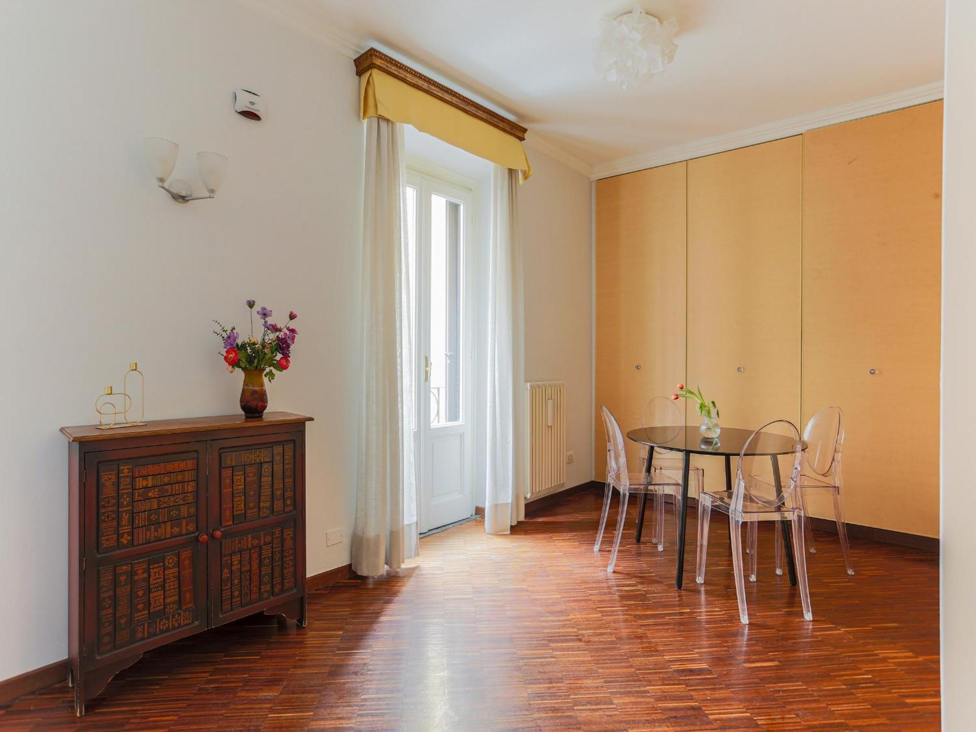 The Best Rent - Spacious One-Bedroom Apartment Near The Columns Of San Lorenzo Milan Bagian luar foto
