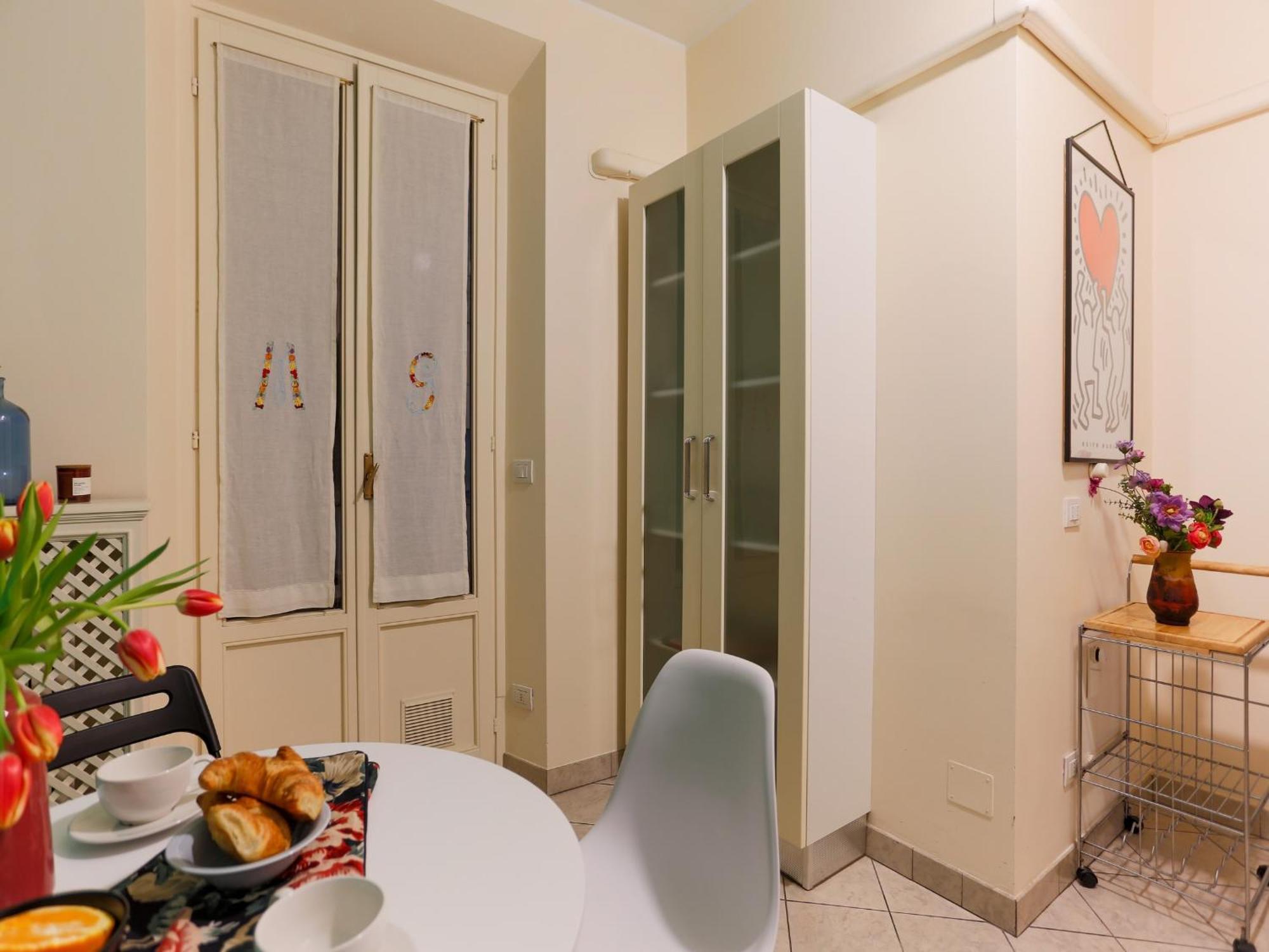 The Best Rent - Spacious One-Bedroom Apartment Near The Columns Of San Lorenzo Milan Bagian luar foto