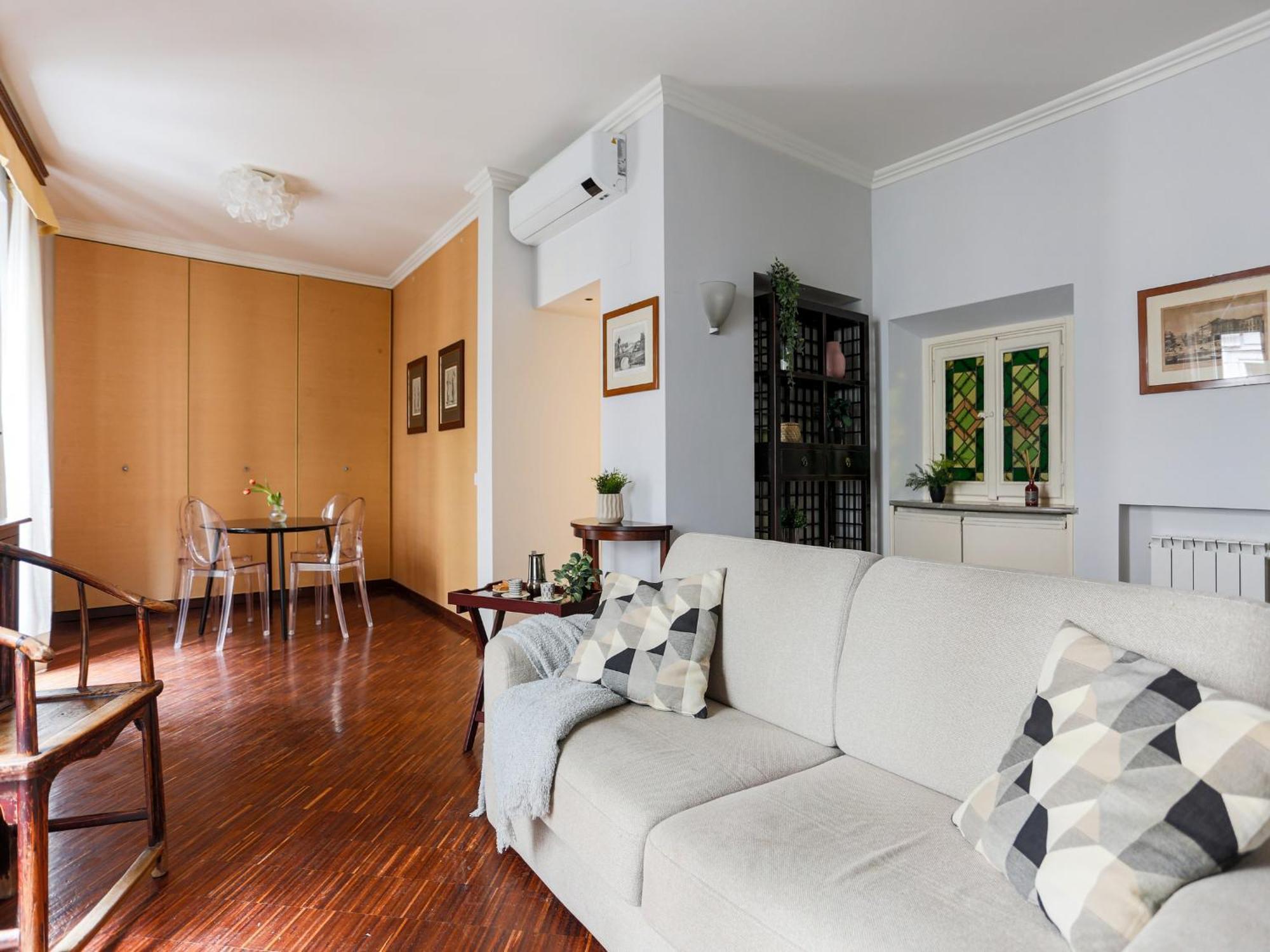 The Best Rent - Spacious One-Bedroom Apartment Near The Columns Of San Lorenzo Milan Bagian luar foto