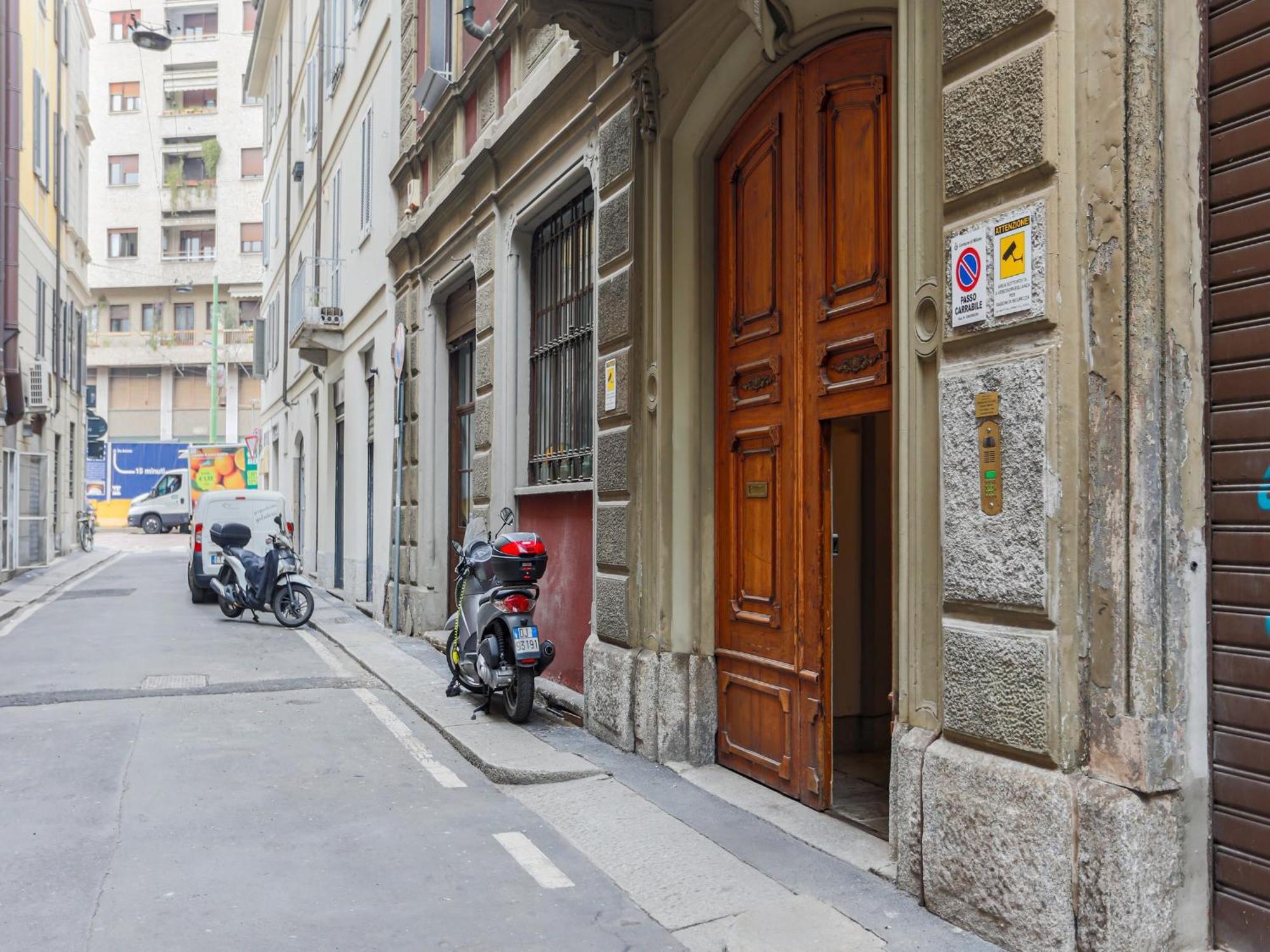 The Best Rent - Spacious One-Bedroom Apartment Near The Columns Of San Lorenzo Milan Bagian luar foto