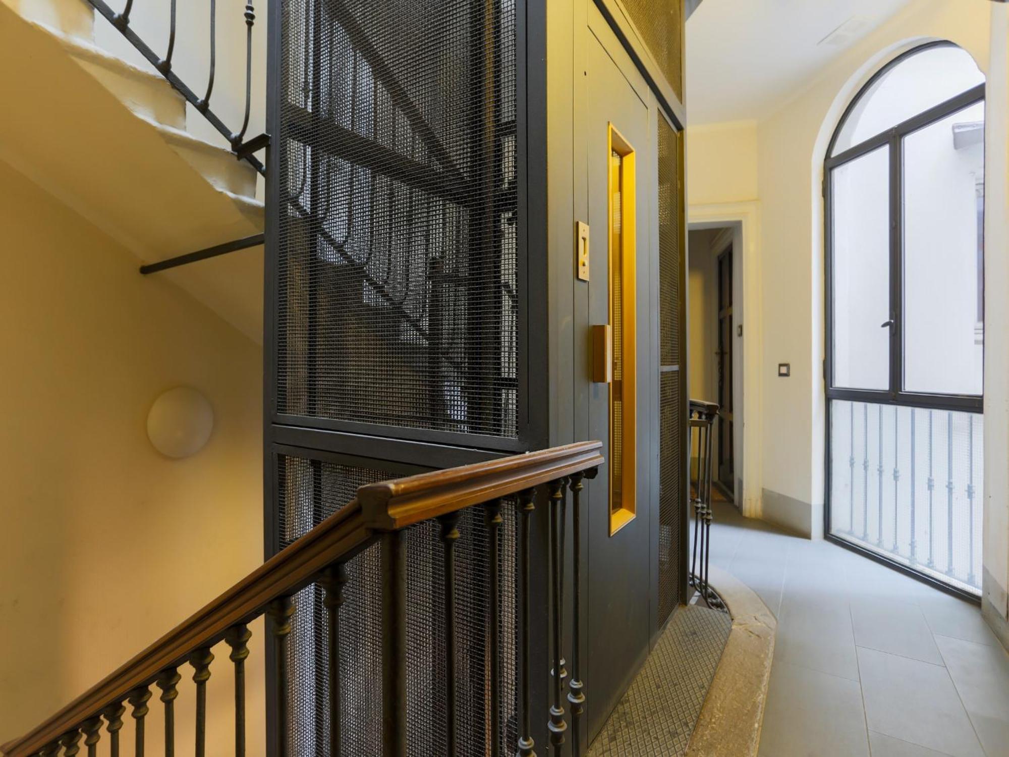 The Best Rent - Spacious One-Bedroom Apartment Near The Columns Of San Lorenzo Milan Bagian luar foto